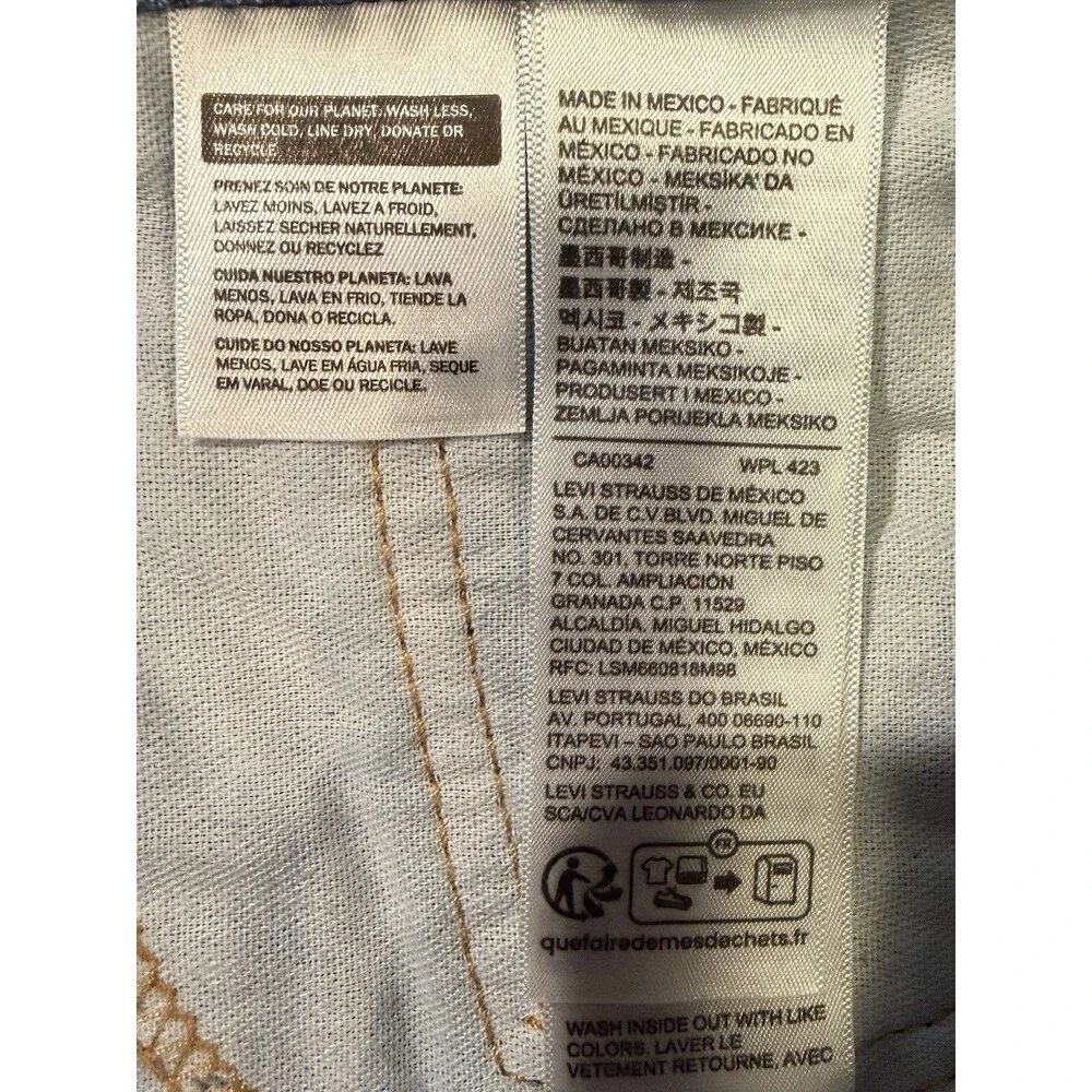 Levis this pair